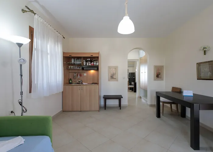 מלון דירות Margaritari 2*